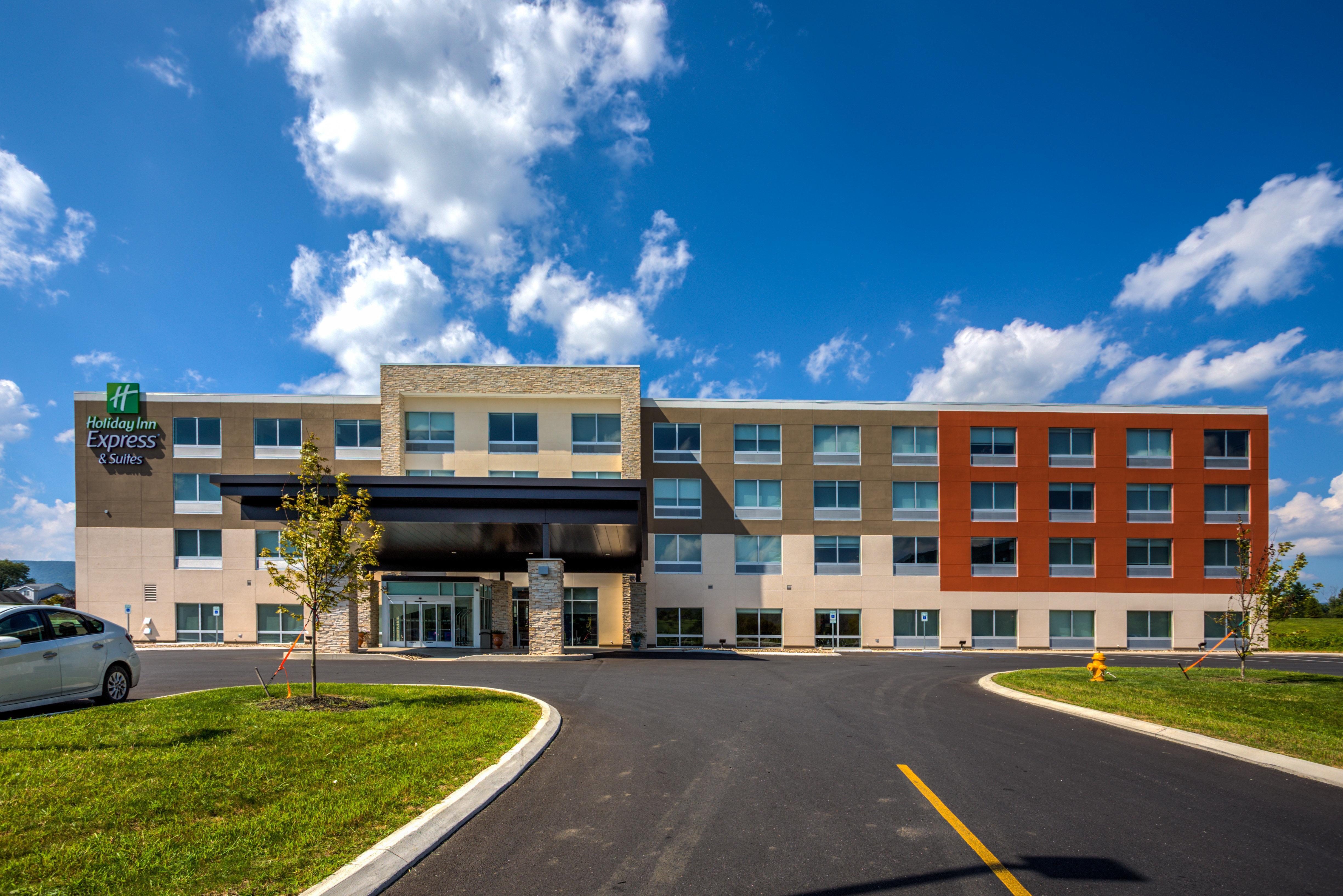 Holiday Inn Express & Suites Reedsville - State Coll Area, An Ihg Hotel Exteriér fotografie